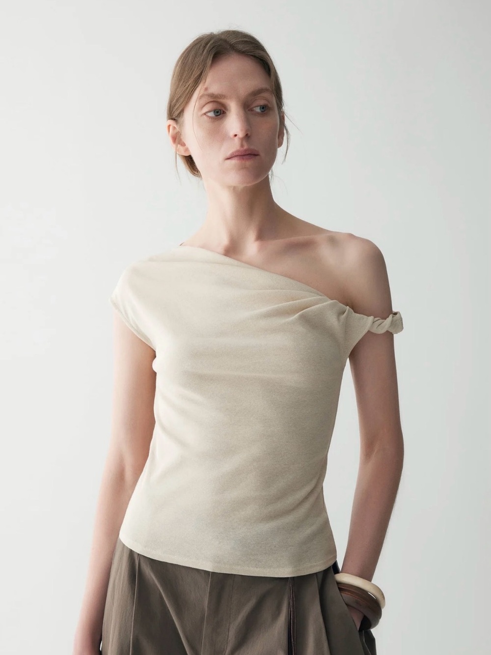 INSIS FEMME Asymmetric One-Shoulder Cream Knit Top